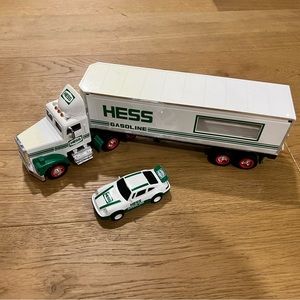 Hess Truck-18 Wheeler and Racer-1992 Collectible Toy